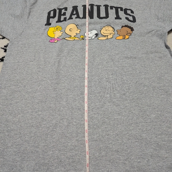 Peanuts College Tshirt - Picture 2 of 4